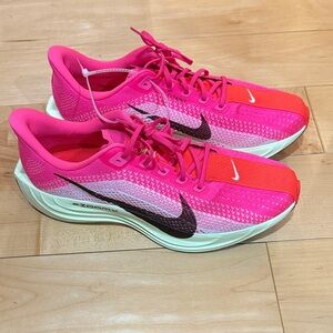 Nike ZoomX Pegasus Plus
Hyper Pink Bright Crimson Barely Volt Sequoia